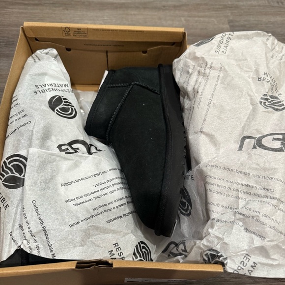 UGG Classic Ultra Mini Black Boots - Picture 11 of 13